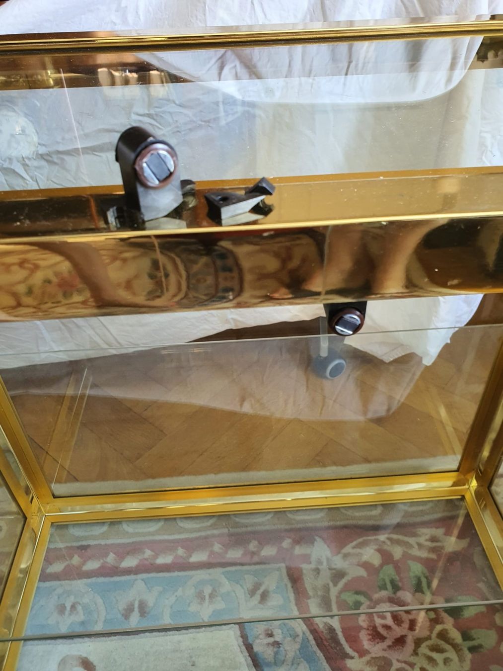 Vitrinen: 2 Vitrine / Glas Schrank vintage – Gebraucht aus Küsnacht ZH von qn8_5xp8 5