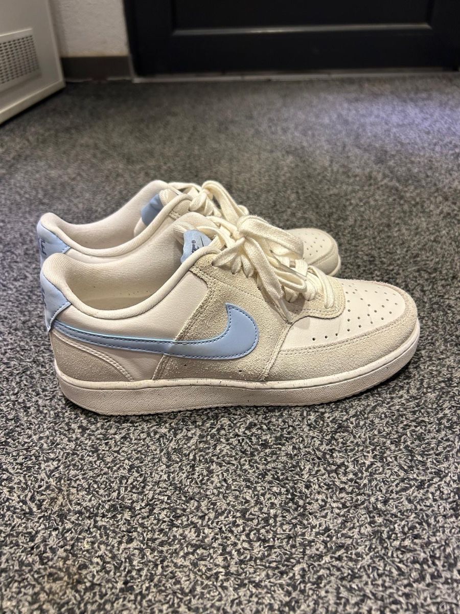 Nike Chaussures femmes: Nike Sneaker weiss hellblau Grösse 39 – D'occasion à Bösingen par dominicmaeder