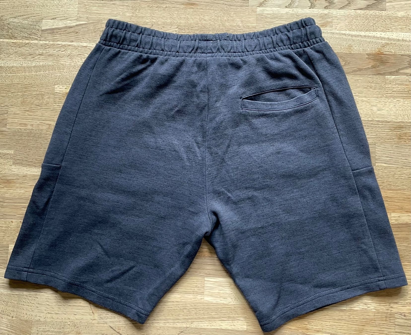 Next Hosen: Next Herren Trainer-Shorts, Grösse M, Dunkelblau – Gebraucht aus Zürich von Heinrich520 1