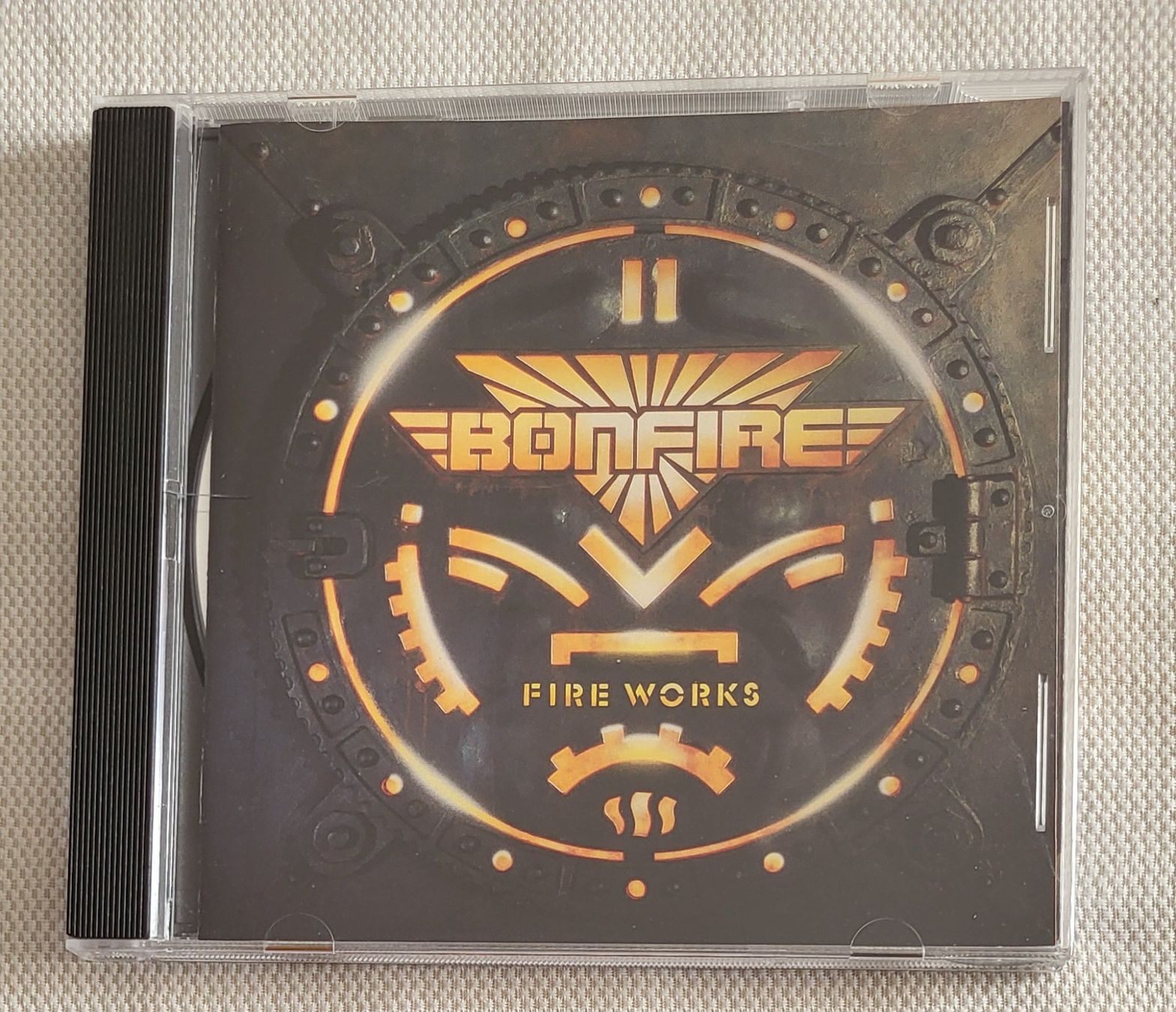 CD: Bonfire - Fire works – Usato da Villars-sur-glane venduto da Epsilonhike