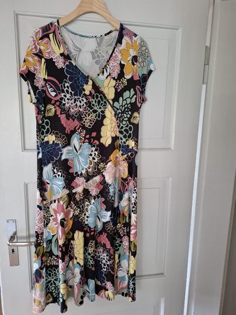 schönes Kleid Blumen 40 L ähnlich King Louie
