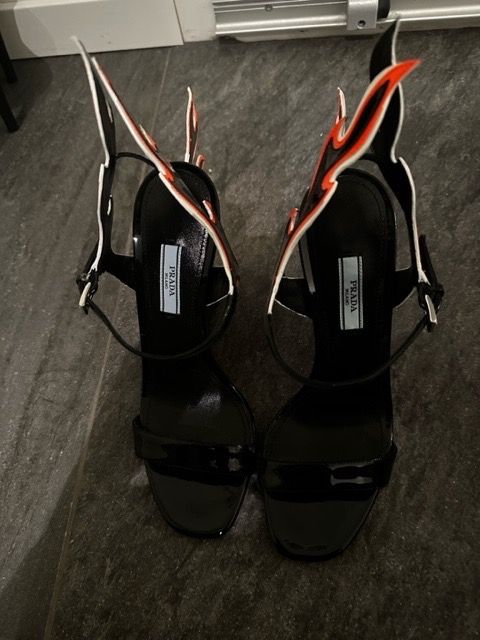 Prada 2024 talon flamme