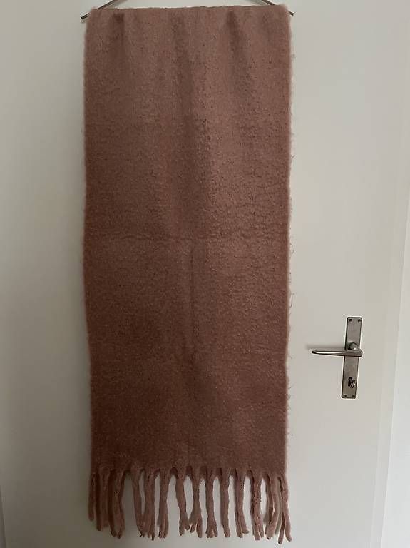 Foulard & Sciarpe: Rosa / Rose Schal von Mango – Usato da Zürich venduto da Imaime