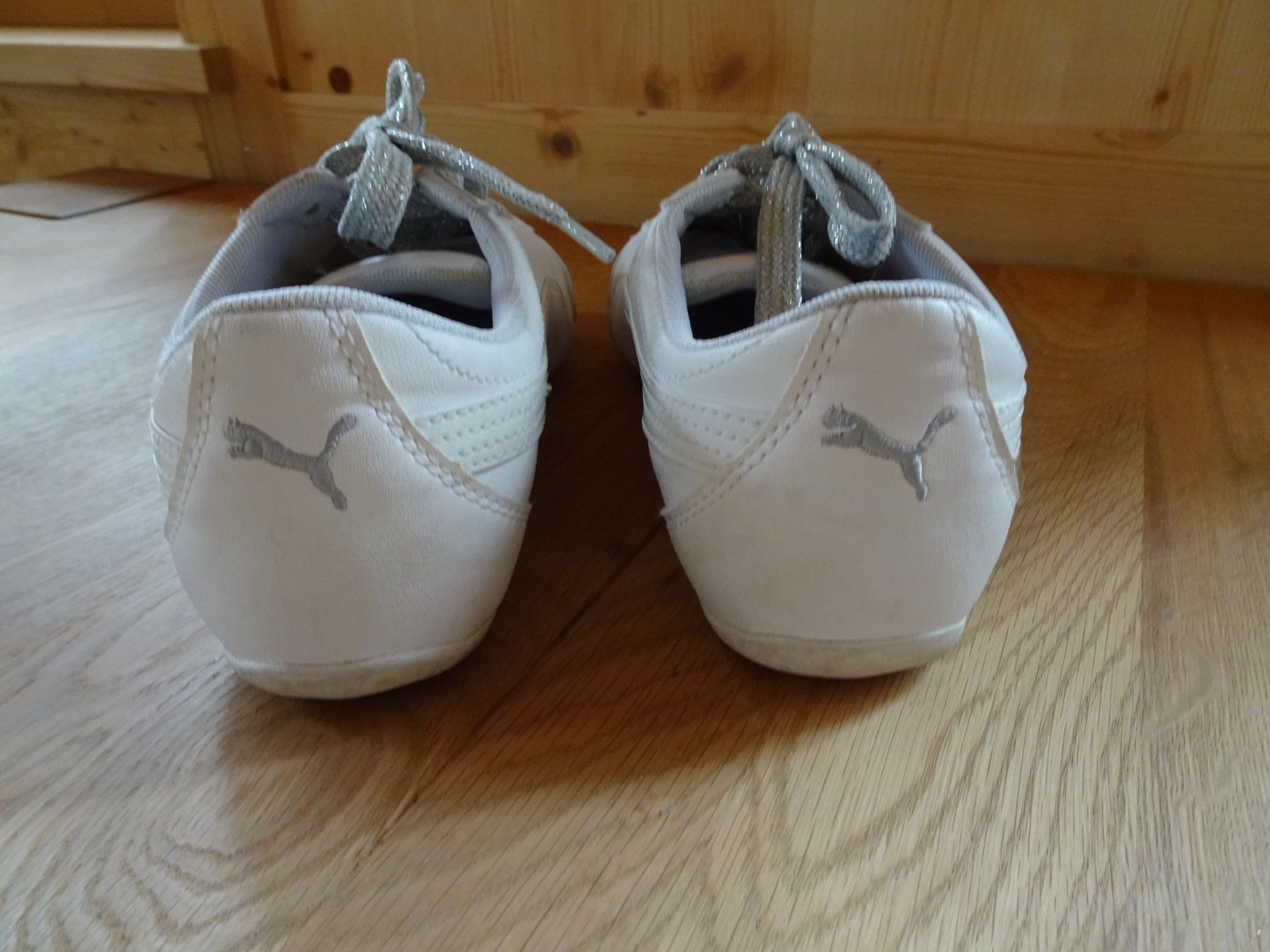 Puma Damenschuhe: Weisse Sneaker von Puma Gr. 36 - 260292 – Gebraucht aus Küssnacht am Rigi von Schuhe-Secondhand 1
