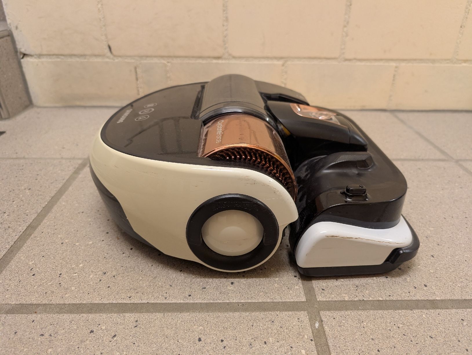 Samsung Aspirapolveri & Accessori: Saugroboter Samsung VR7000, CycloneForce, mit Ladestation – Usato da Obfelden venduto da jergo