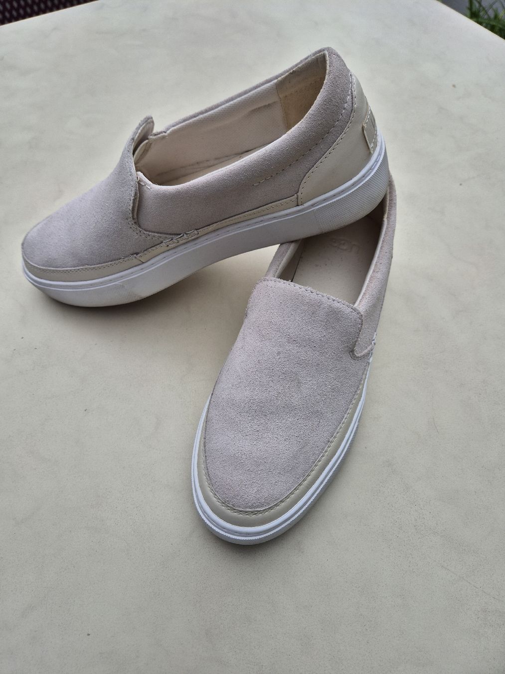 Ugg Scarpe da donna: UGG Damen Slip-Ons Gr. 39 beige – Nuovo (secondo la descrizione) da Haldenstein venduto da Ramona_D.