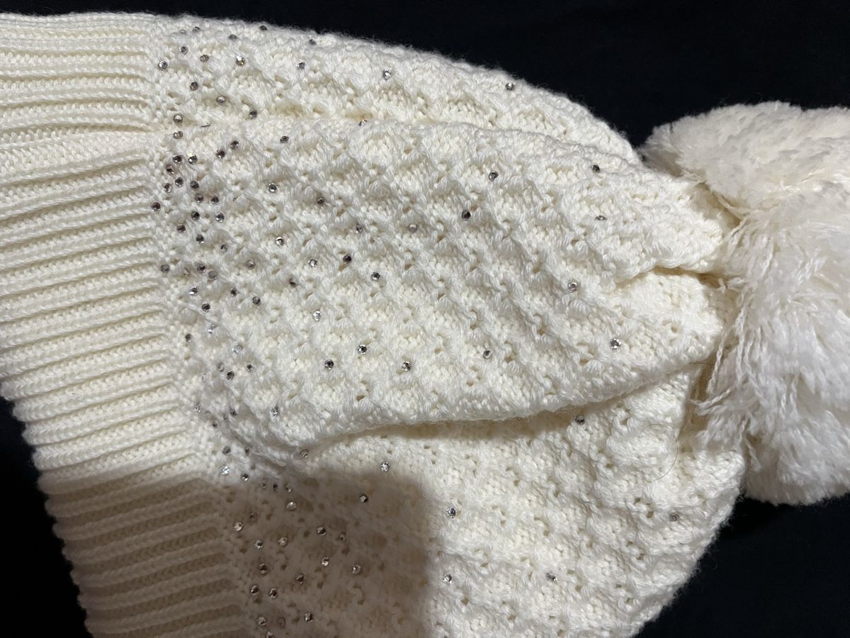 Copricapi, berretti & cappellini: Capo Beanie with Rhinestones White – Nuovo (secondo la descrizione) da Zürich venduto da ShopaholicGems 3