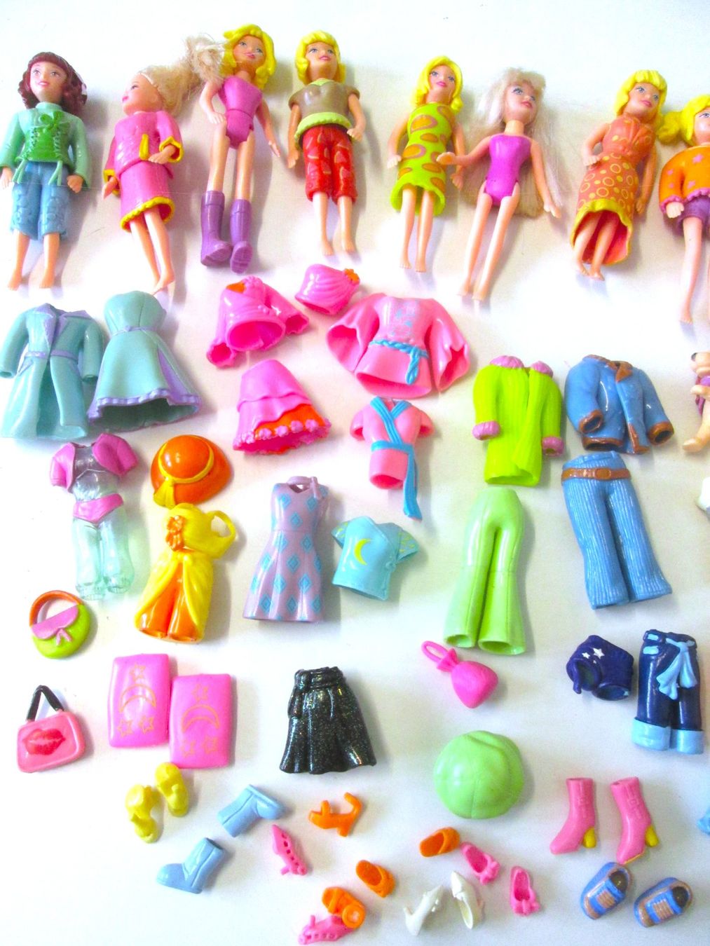 Bambole: 10 Plastikpuppen mit Gummikleidung – Usato da Sementina venduto da babucia 2