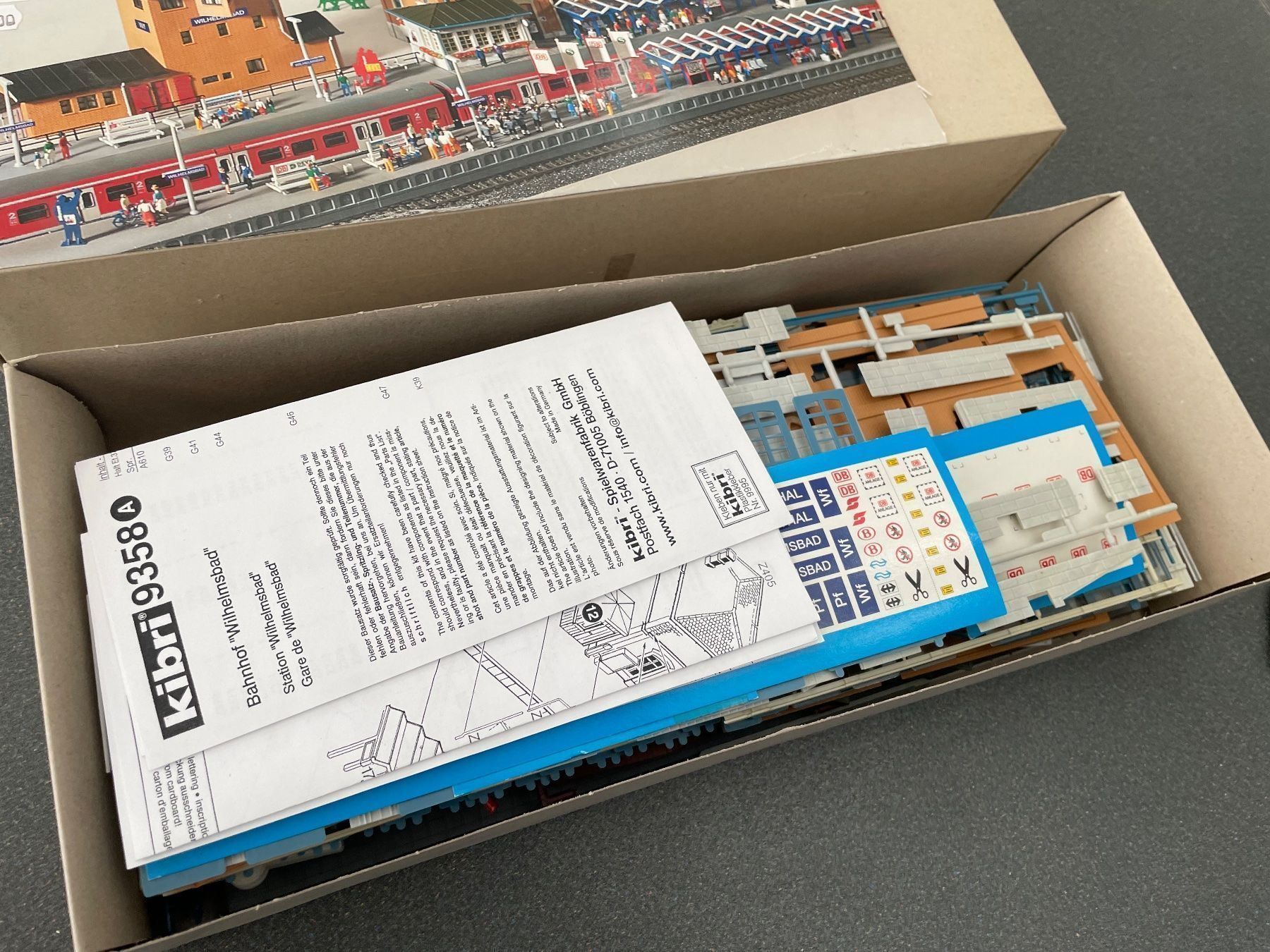 Modelleisenbahnen: Kibri H0 9358 Bahnhof Set – Gebraucht aus Chiasso von Carrara-Modellismo 2
