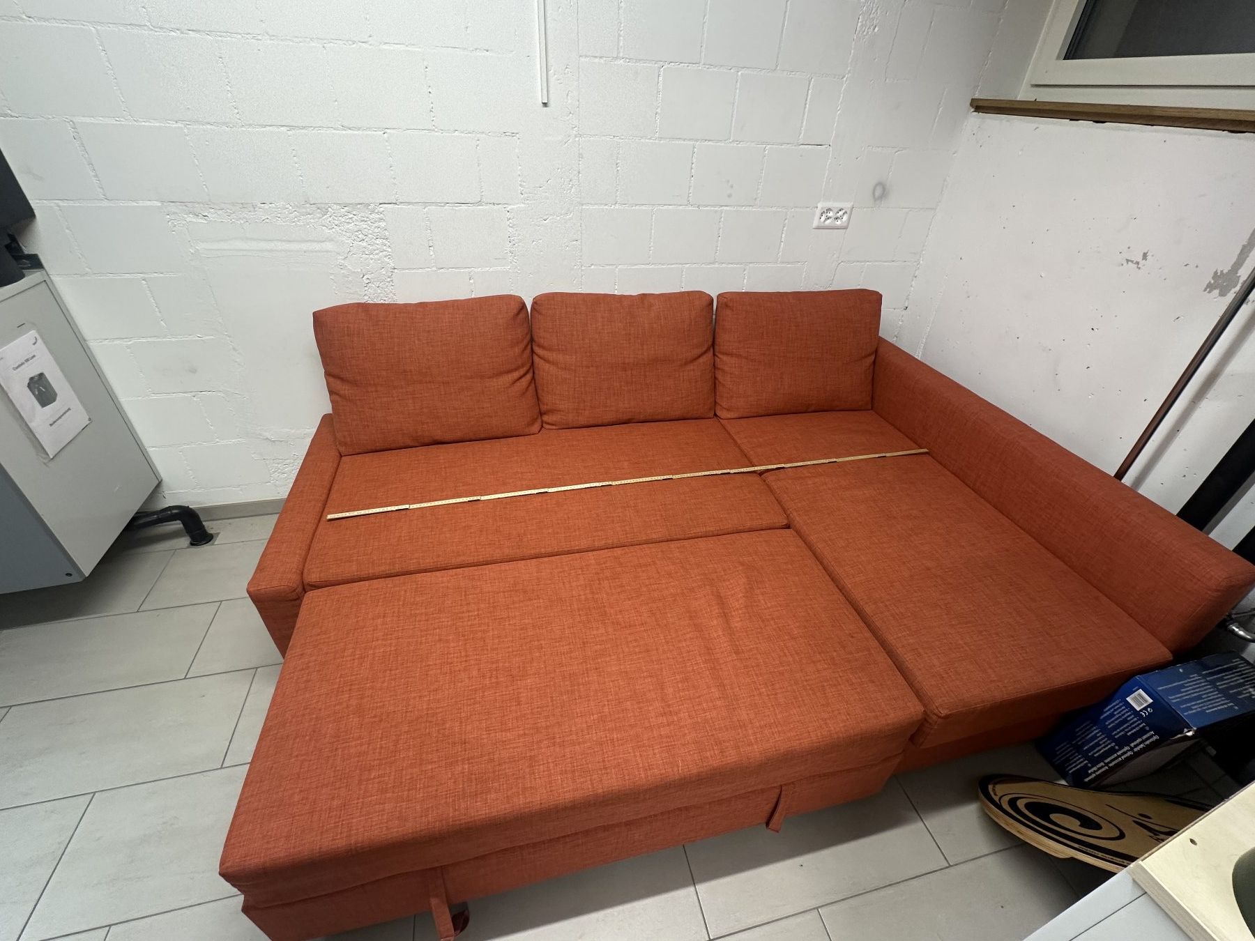 Schlafsofa orange mit ausziehbarer Funktion gebraucht (Gebraucht) in Rain für CHF 50 – nur Abholung auf Ricardo kaufen