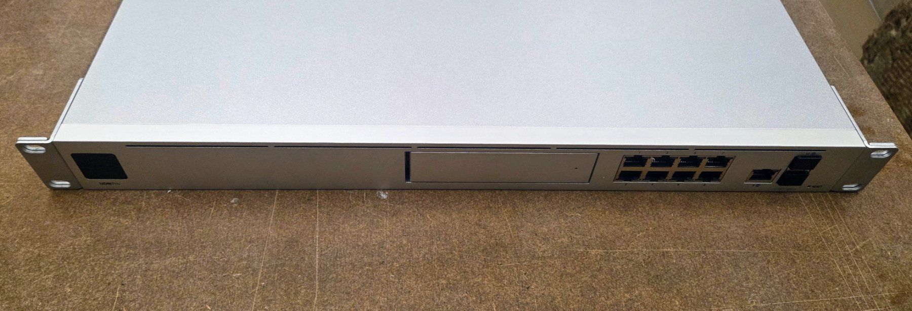 Ubiquiti Modem & Router: UniFi Dream Machine Pro (UDM-Pro) – Usato da Siblingen venduto da Hardwork