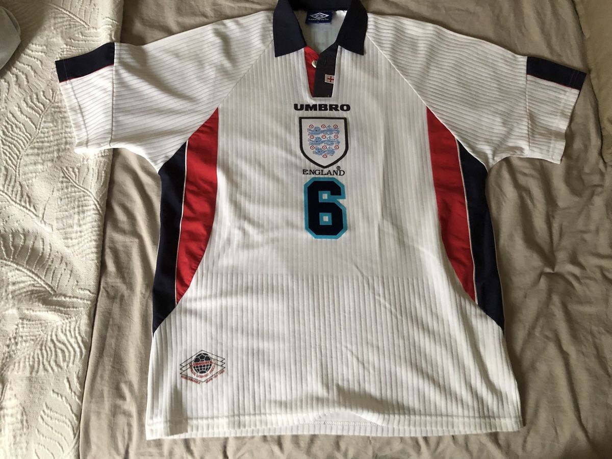 Umbro Canottiere & Pantaloni: Angleterre n6 maillot – Usato da Le Grand-Saconnex venduto da focamix