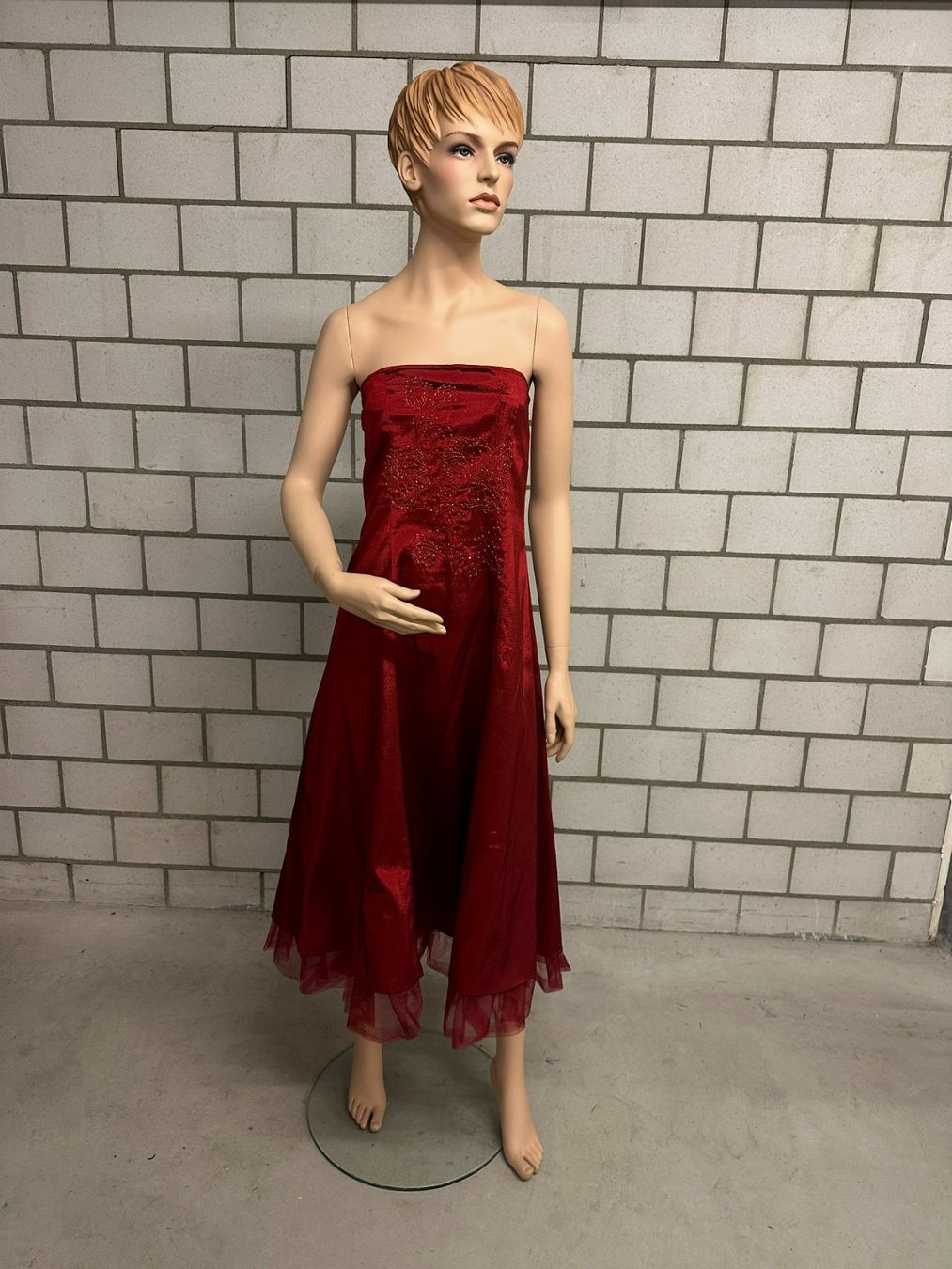 Vestiti: Festliches Abendkleid – Usato da St. Gallen venduto da Tt101889