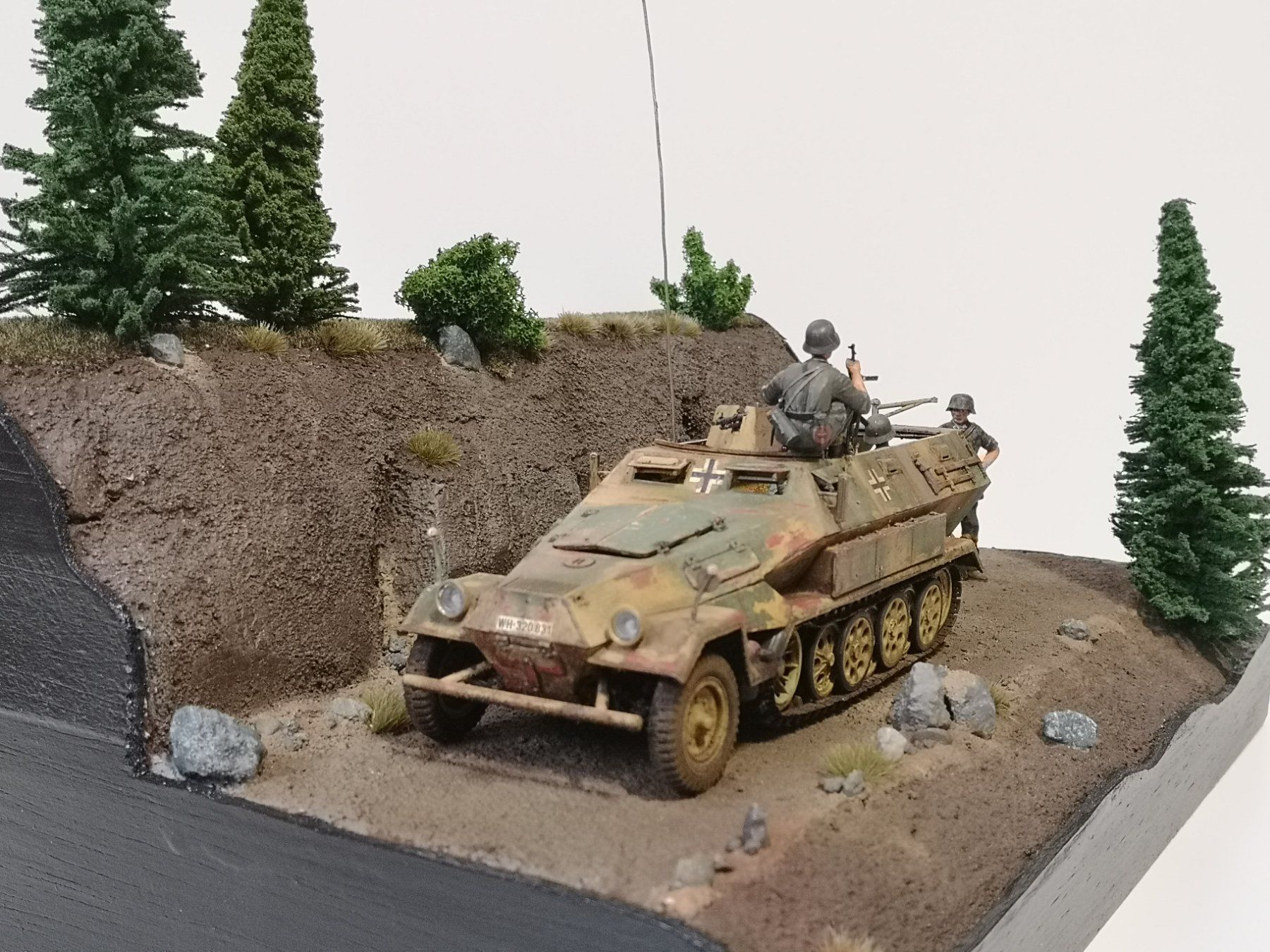 Modellbausätze & Standmodelle: 1:35 Diorama "Kettenfahrzeug" – Gebraucht aus Niederbipp von kevintifu20 4