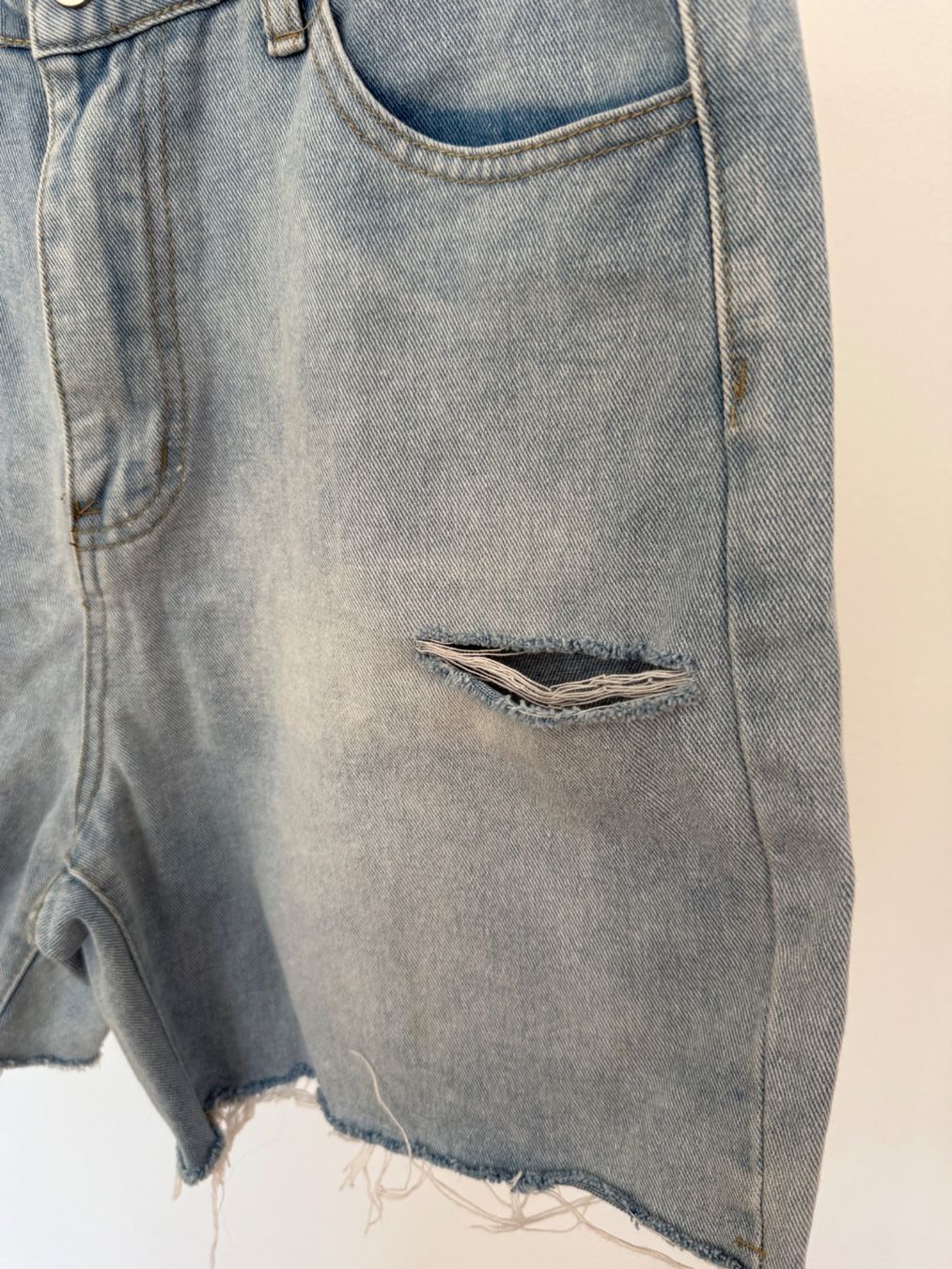 Shein Jeans: Coole ripped Jeans Shorts, Grösse L – Nuovo (secondo la descrizione) da Kriens venduto da MeinKleiderschrank 3