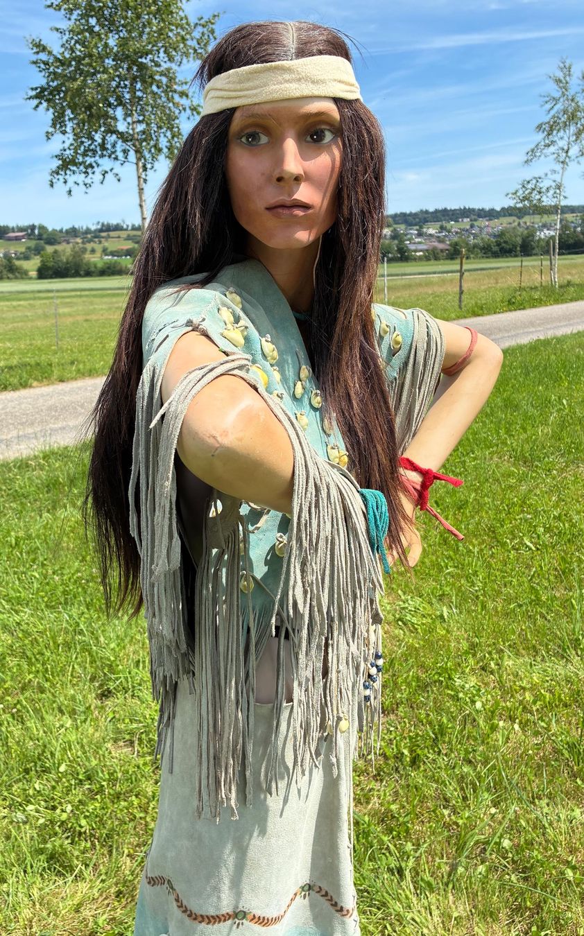 Statuette: Indianer Frau Sioux – Usato da Bäretswil venduto da robsonantik 5