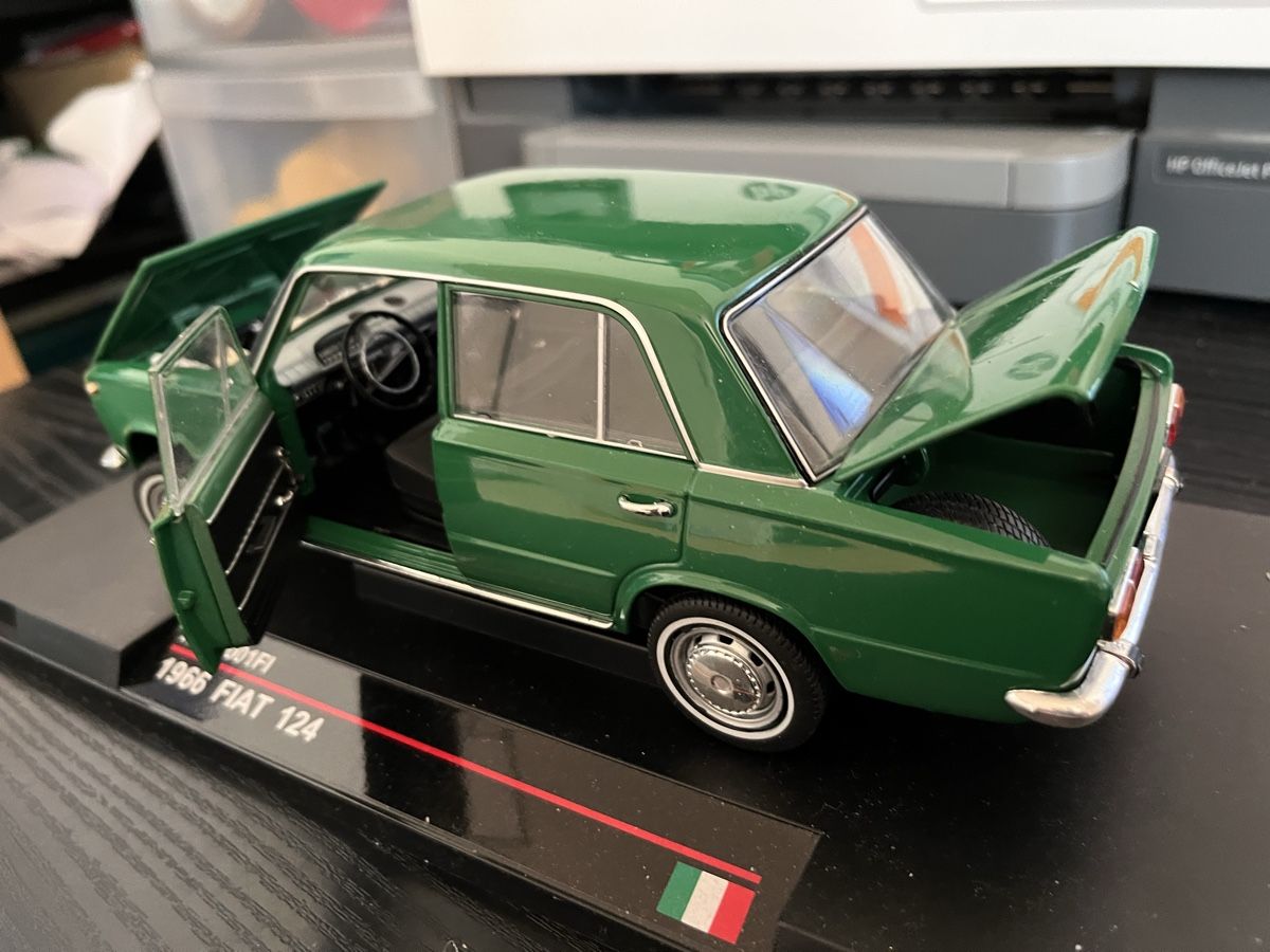 Fiat Modellini d'auto: Fiat 124.   1:18 – Nuovo (secondo la descrizione) da Rümlang venduto da Papamoll4 2
