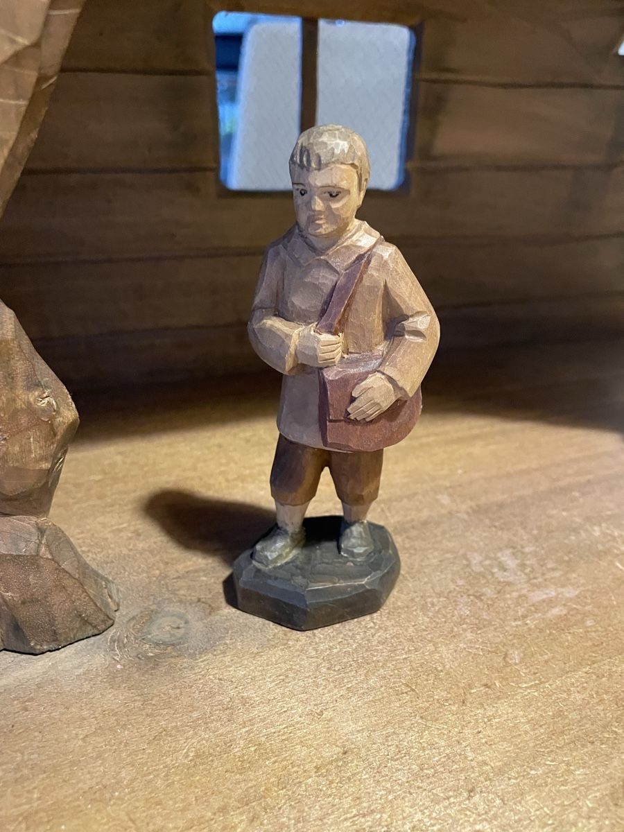 Figurines: Knabe mit Tasche E.Thomann Brienz – D'occasion à Flawil par Naphtali