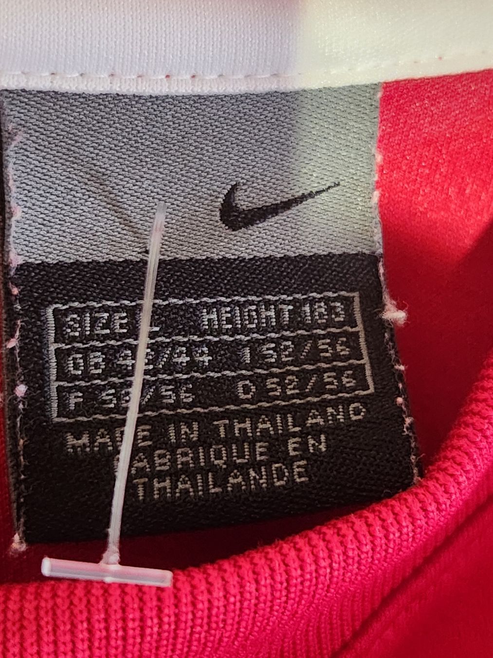 Nike T-shirt: T-shirt Nike rouge taille L  – Usato da Niedergösgen venduto da Eva2410 4