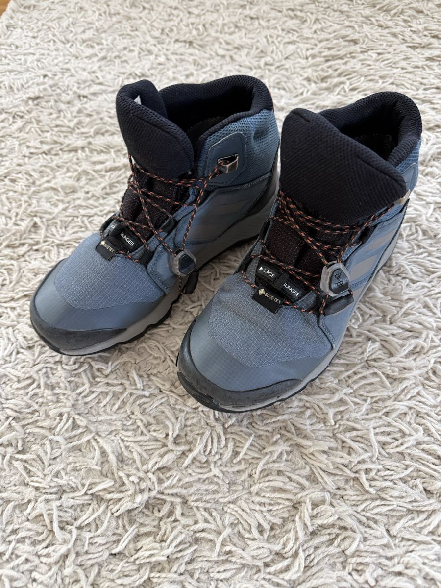 Adidas Schuhe für Jungen: Adidas Terrex Wanderschuhe, Grösse 33 – Gebraucht aus Langenthal von Leclafel 1