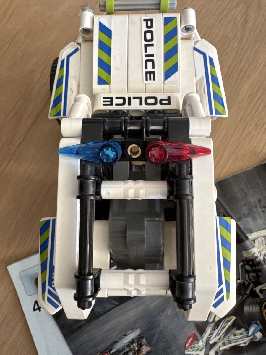 Lego Kit di costruzioni: Lego Technic Police Concept Car 42047 – Usato da Zug venduto da axx3l 3