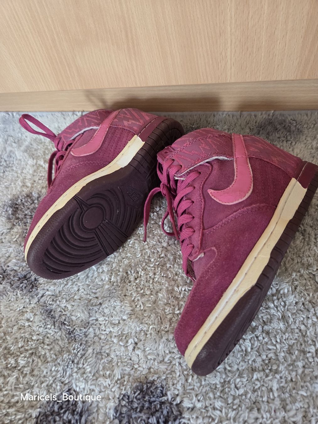 Nike Scarpe da donna: Nike-Schuhe mit Keilabsatz, Größe US 6 – Usato da Winterthur venduto da Maricels_Boutique 3