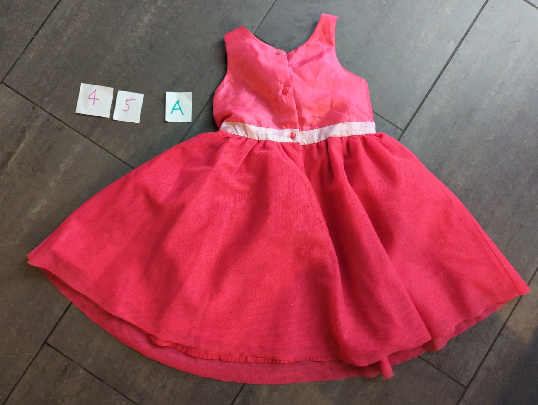 Vestiti & Gonne: Süsses Kleid Gr. 104 Nr.45A – Usato da Himmelried venduto da Paura 1