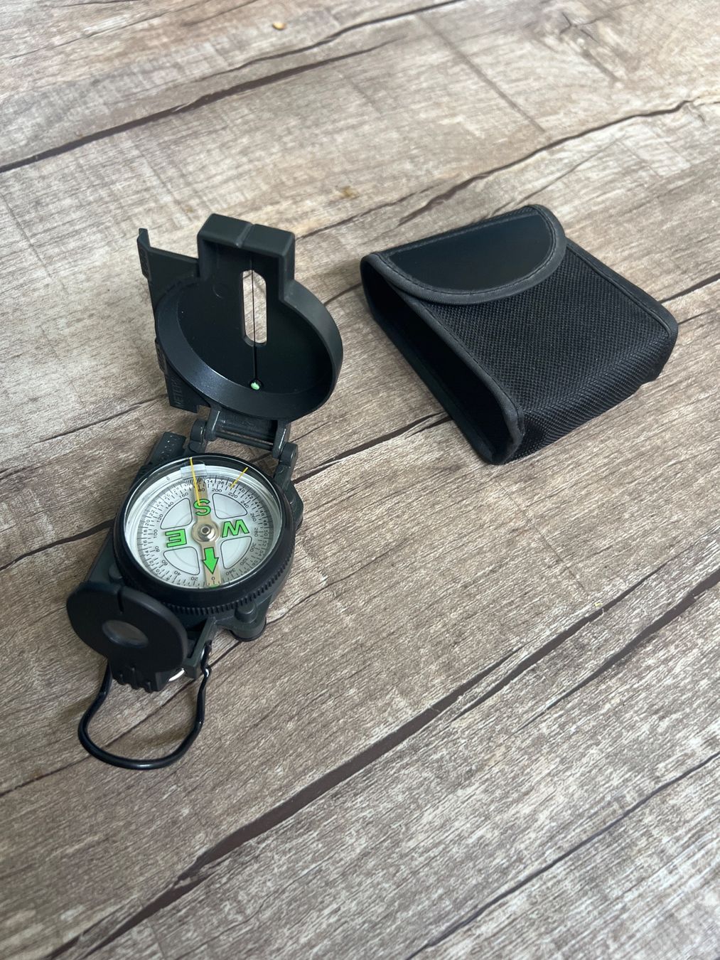 GPS & Messgeräte: Kompass mit Etui – Gebraucht aus Egliswil von Photonik