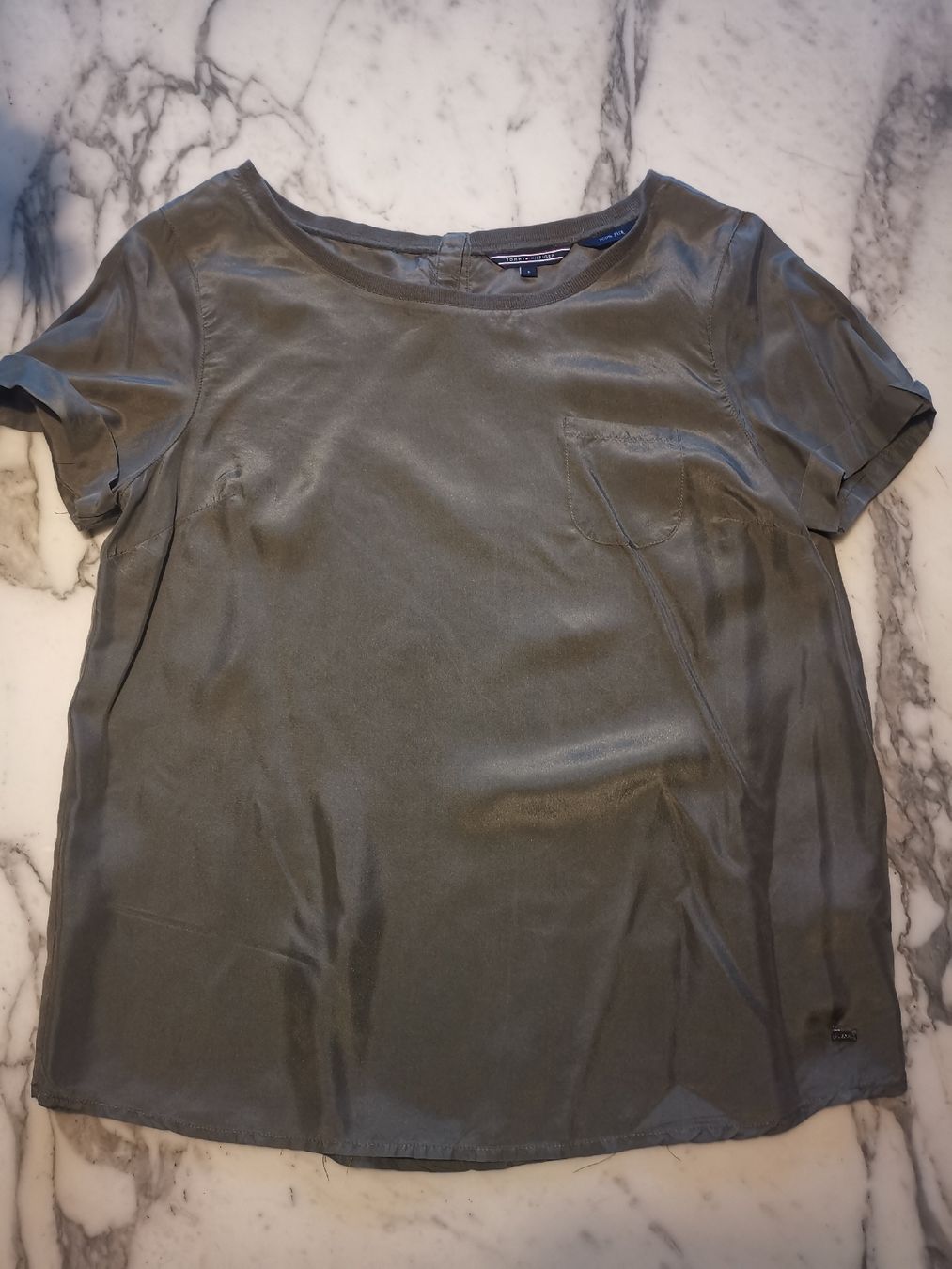 Tommy Hilfiger T-shirt: Tommy Hilfiger Seidenshirt – Usato da Uerikon venduto da pink_flamingo 1