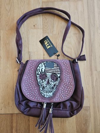 Umhängetasche Weinrot Totenkopf Design mit Nieten neu