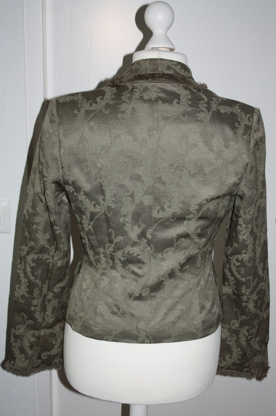 Giacche: Blazer Xanaka Brokatgewebe oliv Gr. 38 – Usato da Flüelen venduto da Diversicum-Textil 1