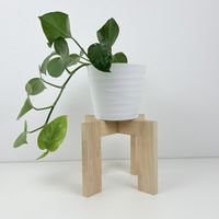 Handgefertigtes Pflanzentischli Hocker aus Buche