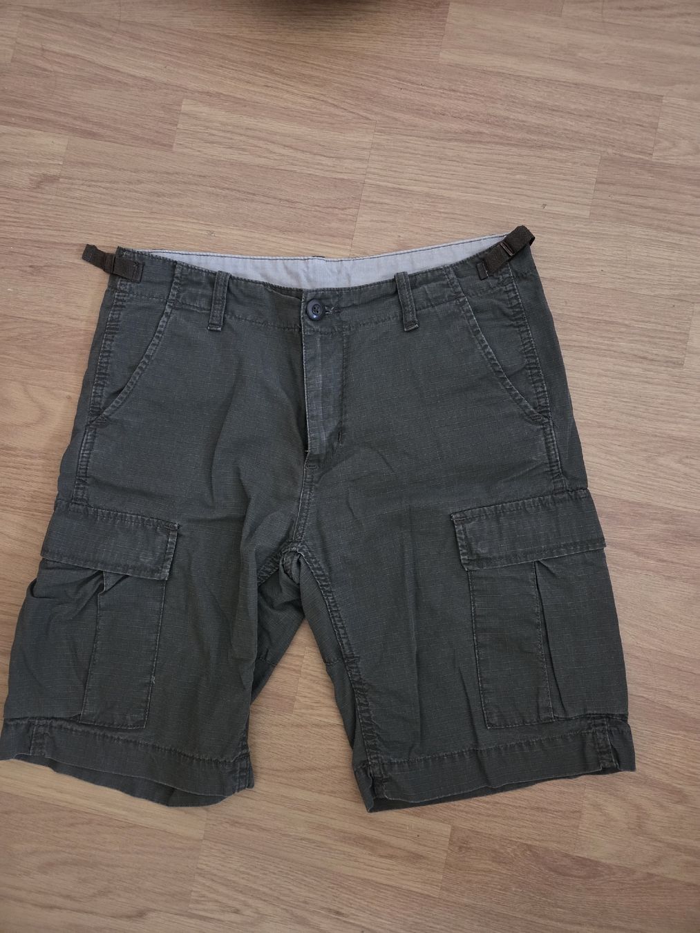 Carhartt Pantaloni: carhartt shorts – Nuovo (secondo la descrizione) da Zürich venduto da bal_r87v 1
