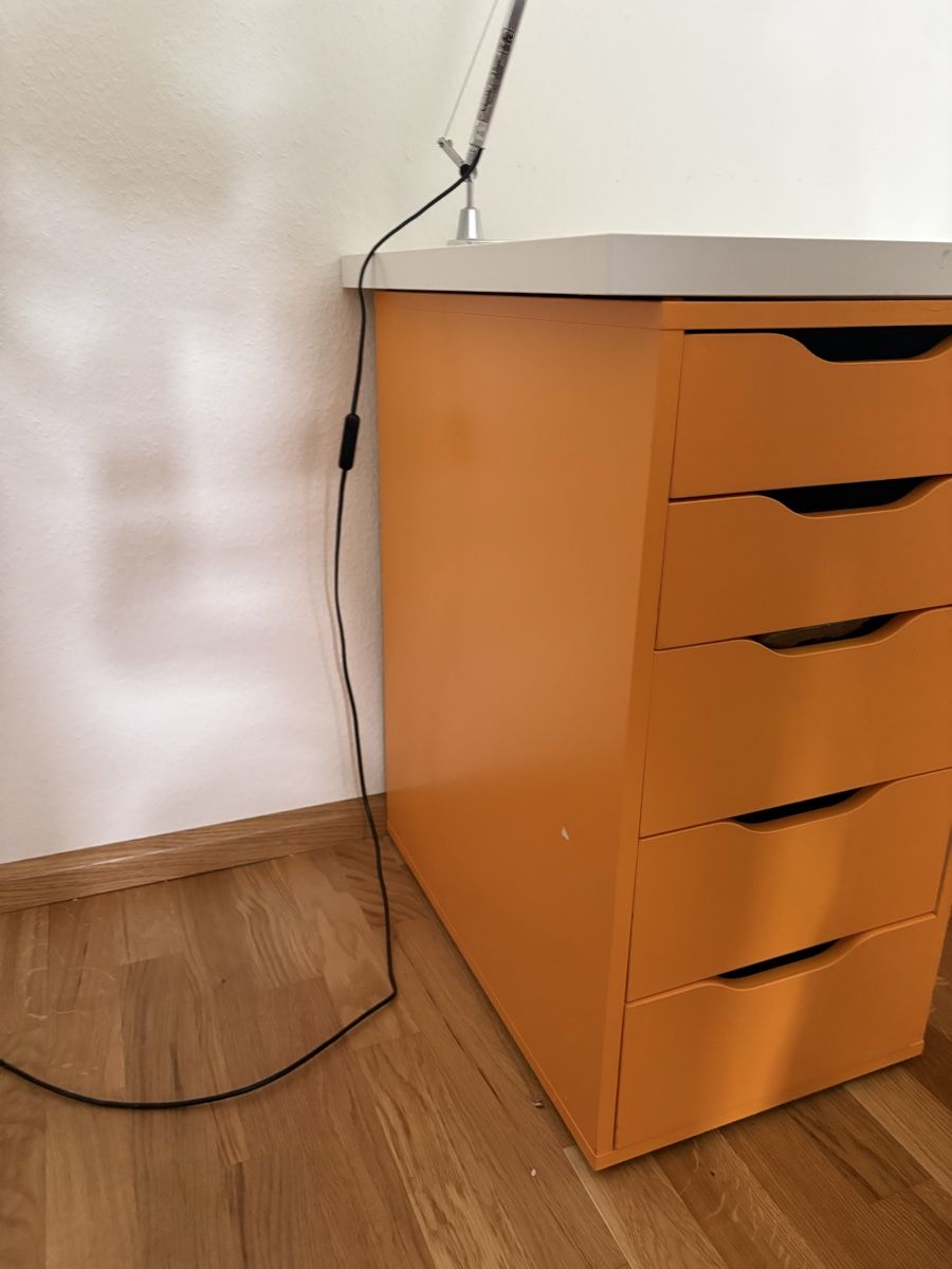 Ikea Bureaux: Schreibtisch mit Korpus – D'occasion à Basel par puppy13 2