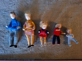 Wir sind eine Fünfköpfige Puppenhausfamilie von Erna Meyer