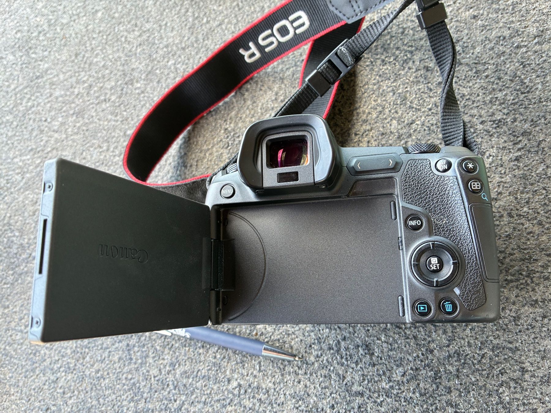 Canon Kamera: Canon EOS R Vollformat Systemkamera mit Objektadapter EF-EOS – Gebraucht aus Frieswil von Maettu62 4