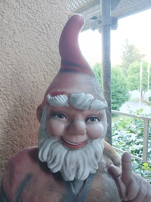 Figurines: XXL-Gartenzwerg mit Harke – D'occasion à Langnau am Albis par Alhambra1976 1