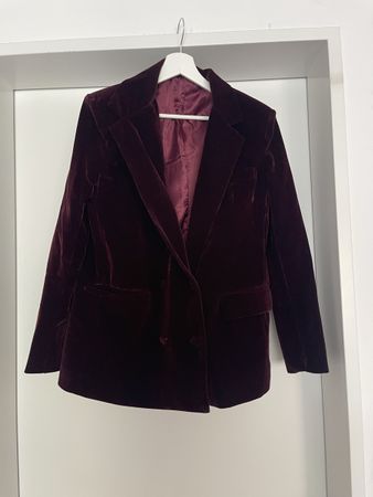 Edler Samt-Blazer in bordeauxrot – perfekt für den Winter! b