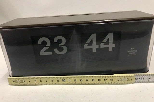 Uhren: Wand-oder Tischuhr Klappzahlenuhr Vedette 70er braun – Gebraucht aus Zürich von gigimai67 7