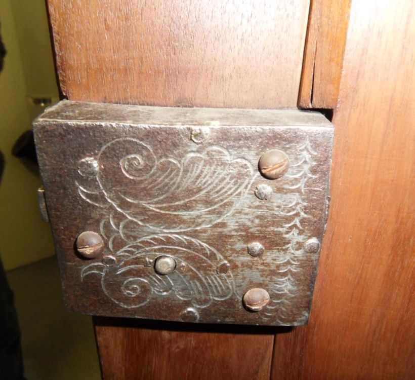Commodes: Alte Kredenz, Barock, frühes 18. Jh. - Sehr guter Zustand – D'occasion à Oberwil-Lieli par golfer44 5