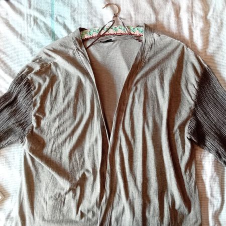 Hübsches Jäggli aus 100 % Baumwolle, Gr. 46/48