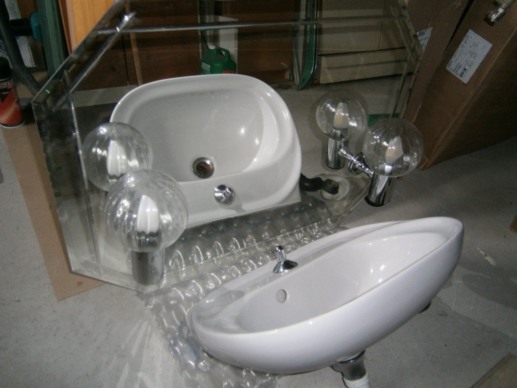 Spülbecken & Waschbecken: Spiegel mit Lavabo und Siphon abdekung – Gebraucht aus Schönenbuch von Mobbi72 1