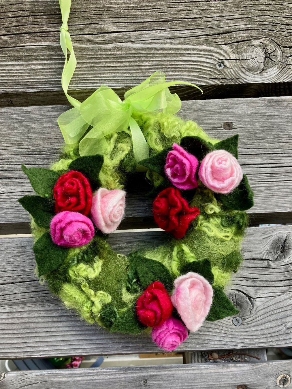 Alle Dekorationen: gefilzter Blumenkranz – Gebraucht aus Winterthur von Barunggeli
