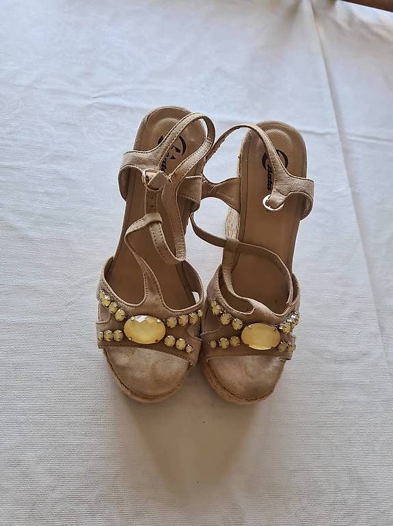 Scarpe da donna: sandales femme – Usato da La Croix (Lutry) venduto da azzura01