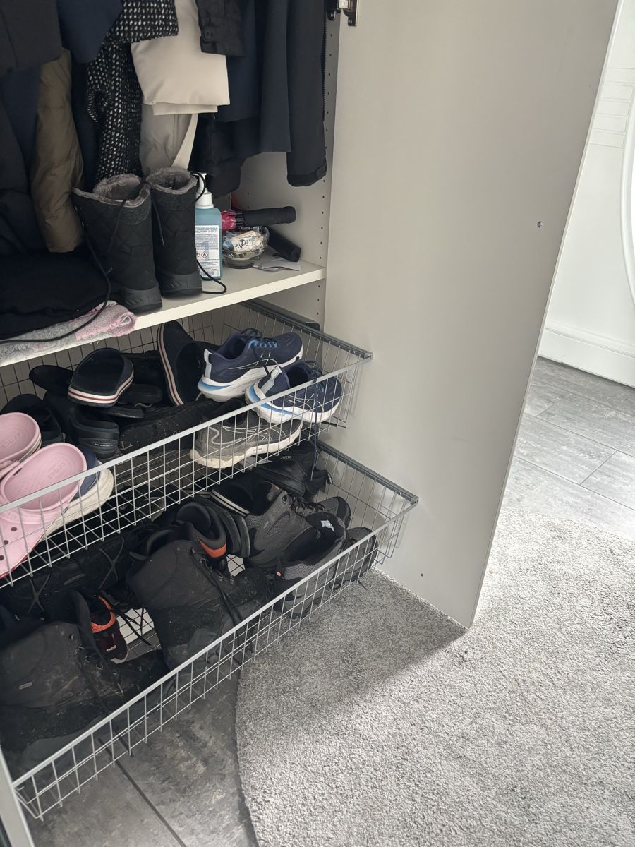 Livique Porte manteau: Schrank mit Spiegeltüren – D'occasion à Wallisellen par Parky63 3