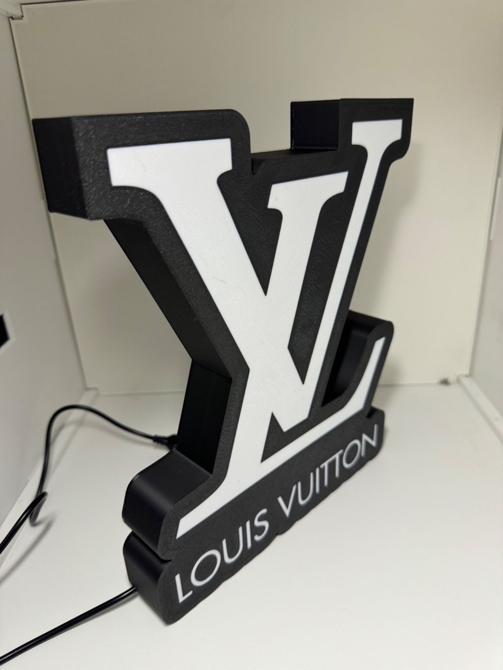 Lampade: Logo lumineux Led Louis Vuitton – Nuovo (secondo la descrizione) da Vicques venduto da PAMB3D 5