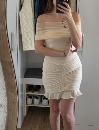 Schönes Cocktailkleid von Meshki