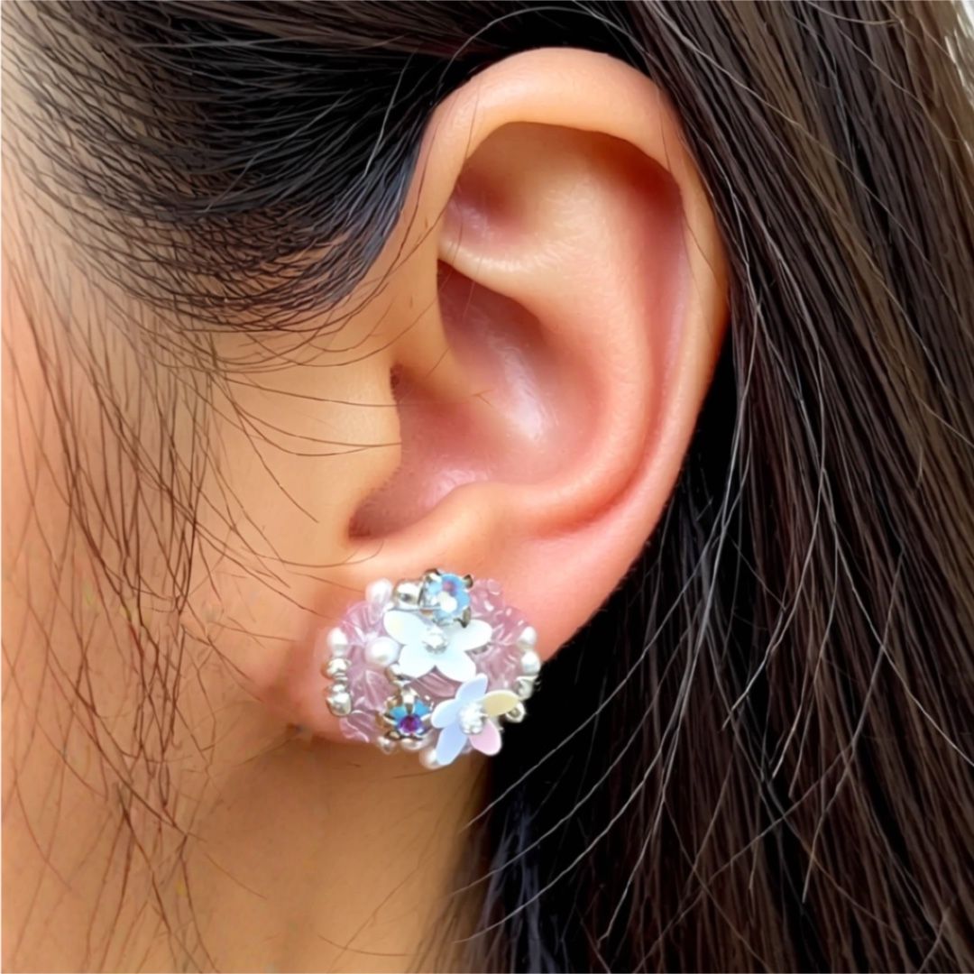 Haarschmuck: Floral Ohrstecker + Seide Scrunchie Set - Handgemachte, Neu! – Neu und originalverpackt aus Vals von ABA-Atelier 5