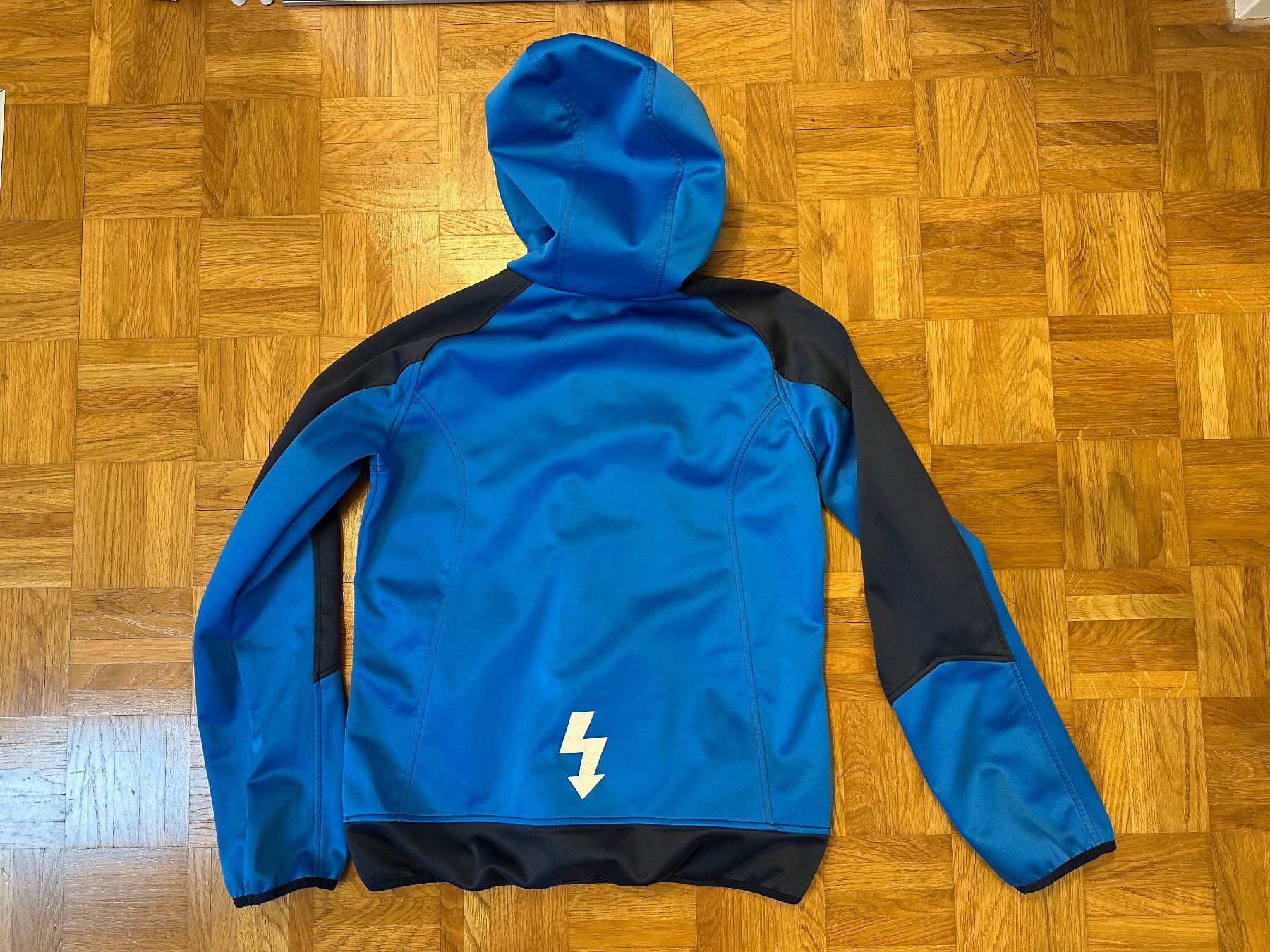 Giacche: Softshell Jacke Outdoor Übergangsjacke Gr. 164 blau – Usato da Winterthur venduto da nelead 1