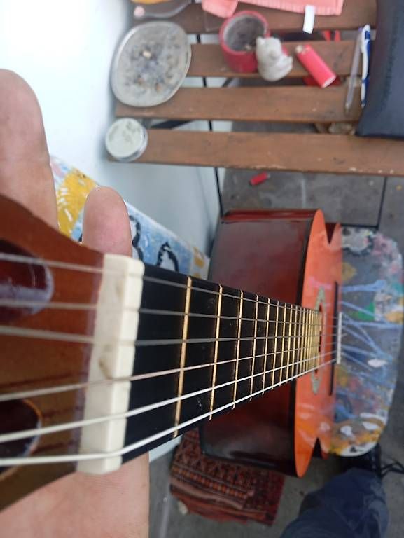 Strumenti musicali: Gitarre für den Sommer – Usato da Basel venduto da Petergunn 1